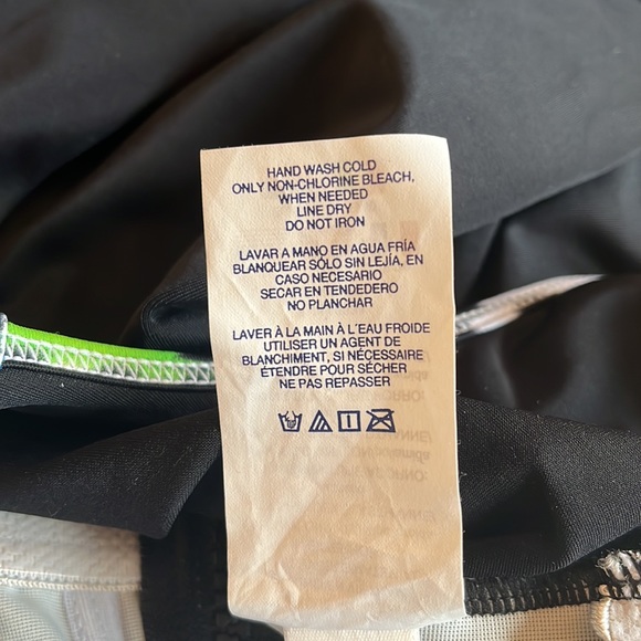 NWOT Reebok one-piece - Picture 4 of 6
